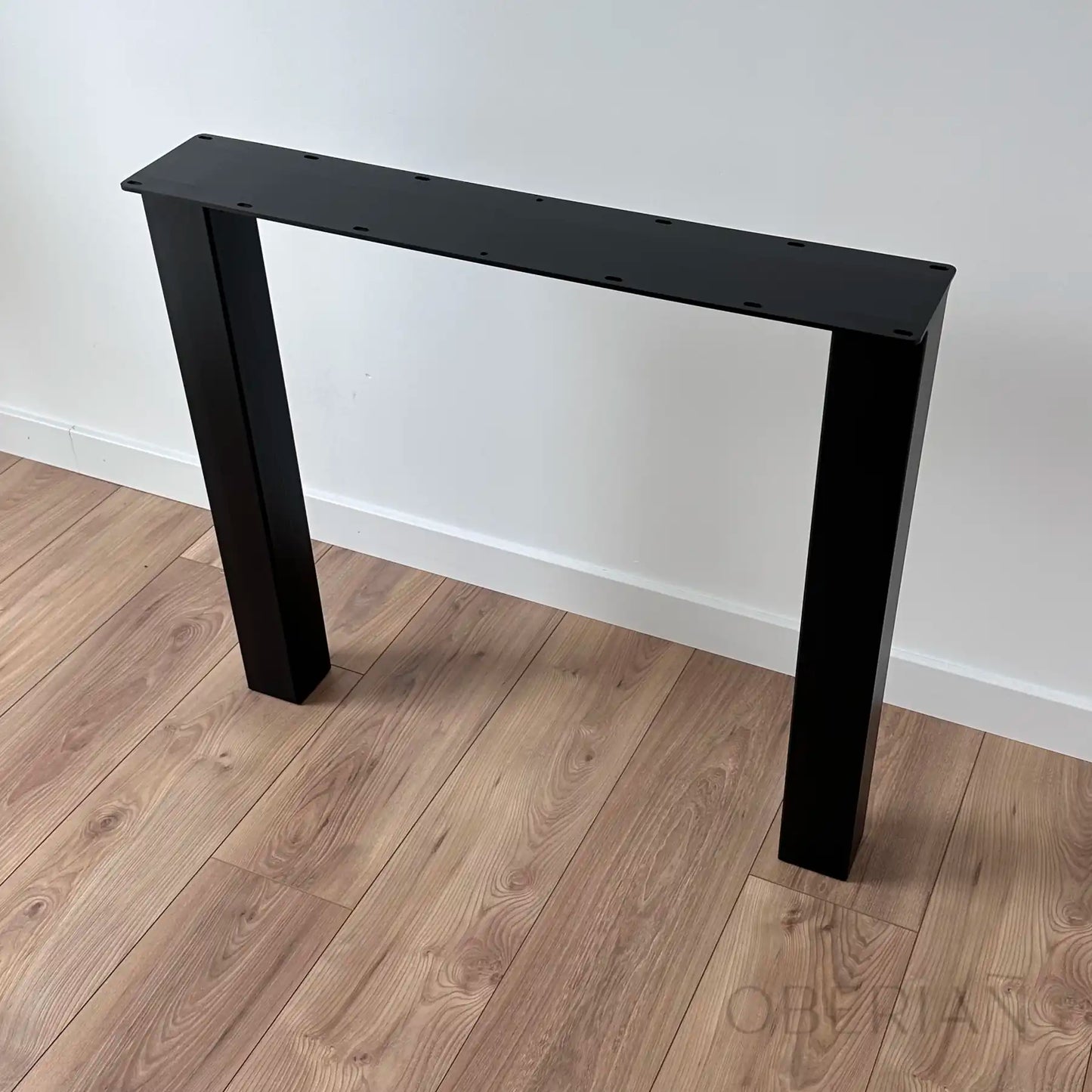 PIED_DE_TABLE_DROIT_EN_METAL_NOIR_VUE_PERSPECTIVE