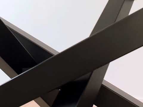 Pied de table en métal en forme de Mikado